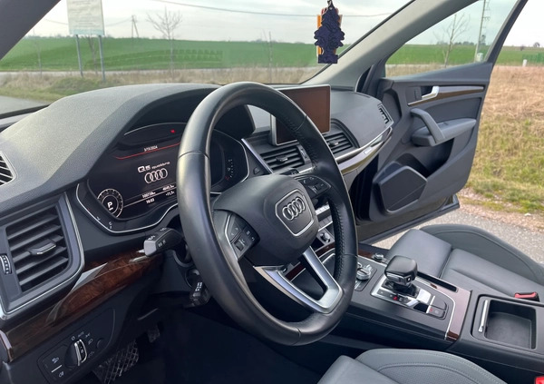 Audi Q5 cena 123900 przebieg: 100738, rok produkcji 2018 z Brzeziny małe 667